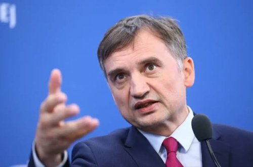 Macarıstan polşalı nazirə siyasi sığınacaq verib