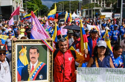 Venesuelada minlərlə insan prezident Maduroya dəstək yürüşü keçirib