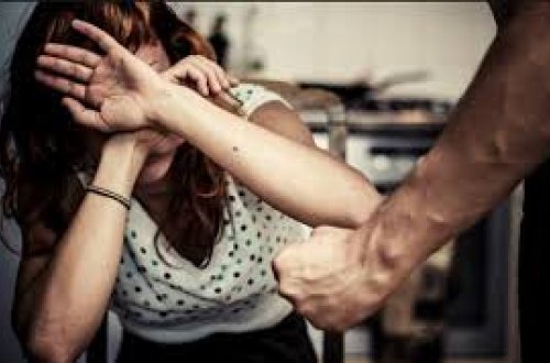 Bacısının burnunu sındıran 65 yaşlı kişi həbs edildi