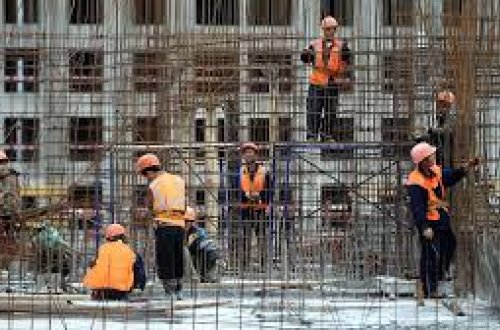 Rusiyada miqrantlarla bağlı yeni qaydalar müəyyənləşdi: Əcnəbilərin qazancları avtomatik bəlli olacaq