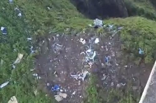 İndoneziyanın dağlıq ərazisində itən təyyarənin qalıqları tapılıb