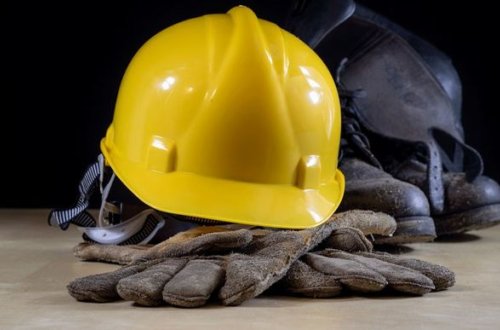 Buzovnada faciə - fəhlə yıxılaraq öldü