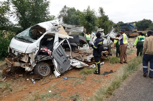 Cənubi Afrikada dəhşətli qəza: 14 tələbə həyatını itirdi