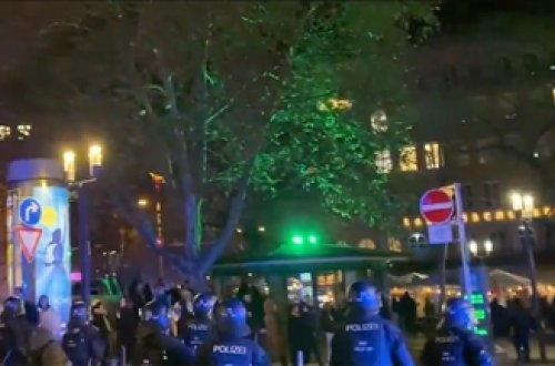 Almaniyada terror təşkilatı tərəfdarları polisə və müəssisələrə hücum edib