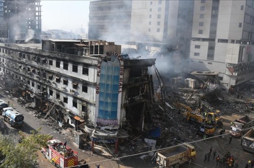 Pakistanda ticarət mərkəzində baş verən yanğında ölənlərin sayı 31-ə çatıb