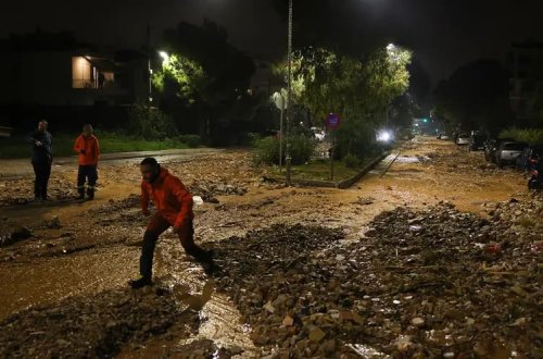 Yunanıstanda daşqın və tufan iki nəfərin həyatına son qoyub