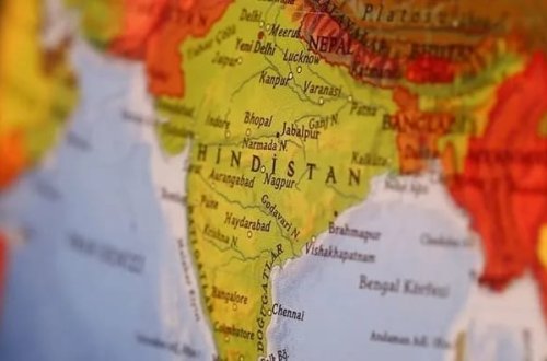 Hindistanda faciə: Hərbi avtomobil dərəyə düşüb, 10 əsgər həlak olub