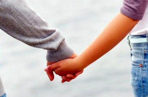 Azərbaycanda 15 yaşlı qız gecə anası yatandan sonra qoşulub QAÇDI