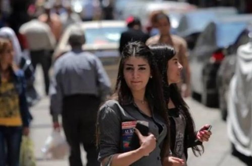 Suriya qadınlara makiyaj etməyi qadağan edir