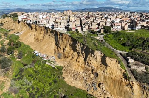 Siciliyada torpaq sürüşməsi baş verib