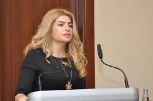 Ramiz Mehdiyevin qohumu olduğu deyilən lisey direktoru ətrafında rüşvət qalmaqalı