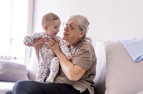 Daimi nəvə saxlamaq yaşlılarda depressiyaya səbəb ola bilər