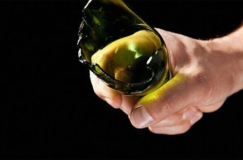 33 yaşlı kişiyə şüşə ilə ağır xəsarət yetirildi