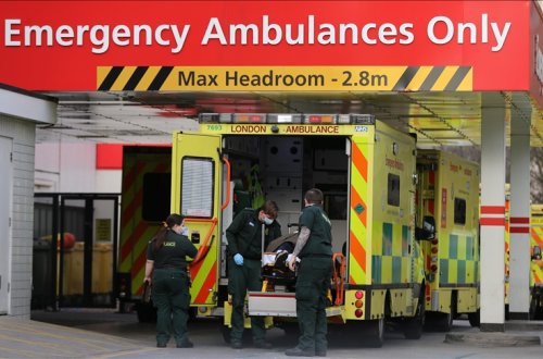 İngiltərədə bıçaqlanan 16 yaşlı uşaq xəstəxanada dünyasını dəyişib