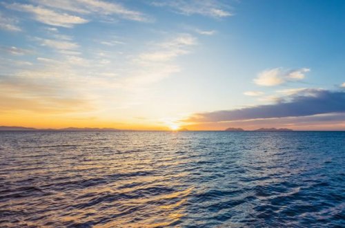 13 yaşlı oğlan ailəsini xilas etmək üçün kilometrlərlə üzdü