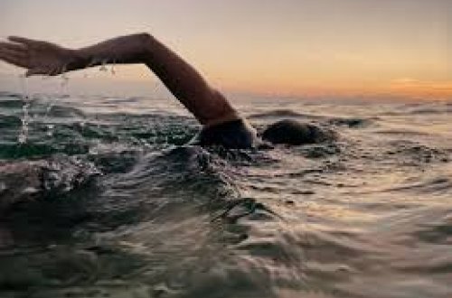 Avstraliyada maraqlı hadisə: 13 yaşlı oğlan boğulan ailəsini xilas etmək üçün dənizdə dörd saat üzüb