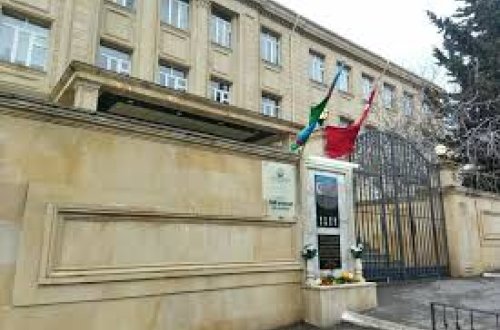 Bakıda məktəbdə 10-cu sinif şagirdi pəncərədən yıxılıb