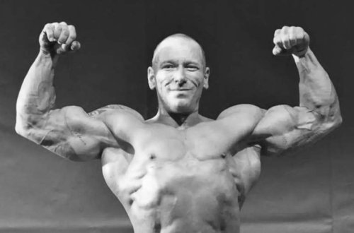 Dünyaca məşhur bodibilder evində ölü tapıldı