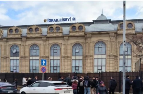 Müəllimini güllələyən şagird liseyə silahı belə keçirdib – İLKİN GÖRÜNTÜLƏR – VİDEO