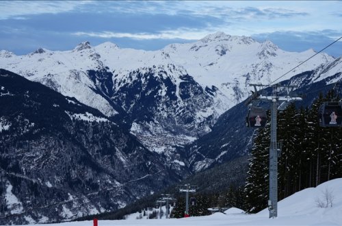 Fransada iki xizəkçi qar uçqunu nəticəsində həlak olub