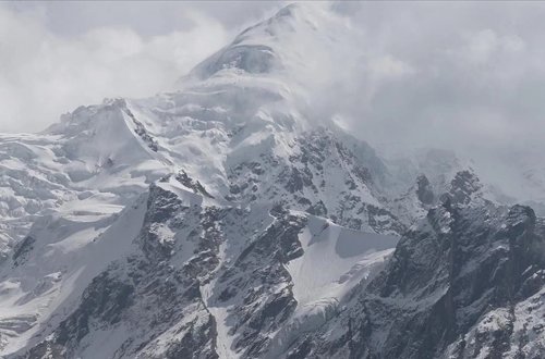 Pakistanda gənc alpinist buz divarından yıxılaraq ölüb