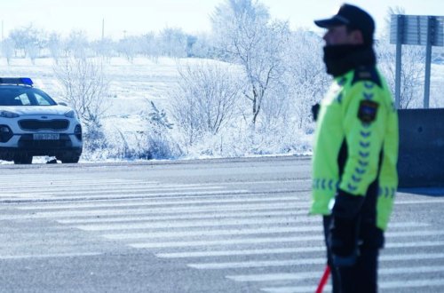 Yağıntılı hava ilə bağlı sürücülərə - Xəbərdarlıq