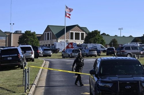 ABŞ-da məktəbdə atışma