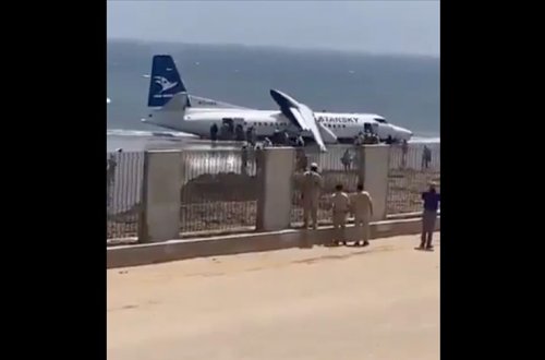 Somalidə sərnişin təyyarəsi uçuş-enmə zolağından çıxıb