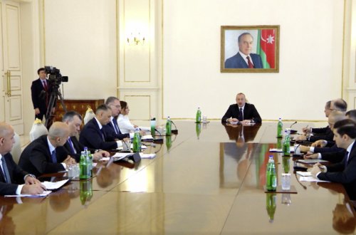 Prezident müşavirə keçirdi - VİDEO