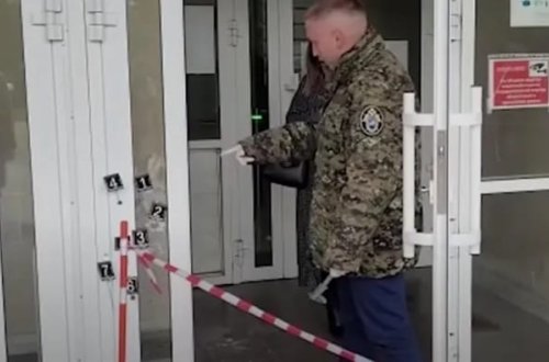 Rusiyada məktəbə silahlı hücum: Mühafizəçi həlak olub