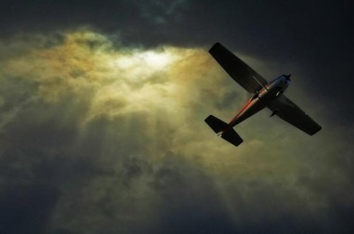 Pilotlar eniş edən təyyarədə öldürülüb