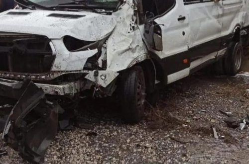 Mingəçevirdə yük maşını minik avtomobili ilə toqquşub, sürücü ölüb