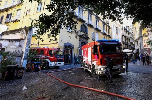İtaliyanın tarixi Sannazaro teatrında yanğın hadisəsi baş verib