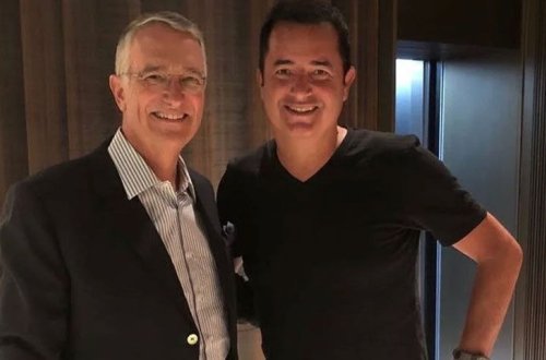 Acunun ortağının adı Epşteyn adasının qonaqları arasında