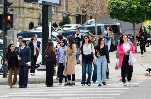 Uşaqlı qadınlara əlavə kompensasiya veriləcək - Yeni qanun