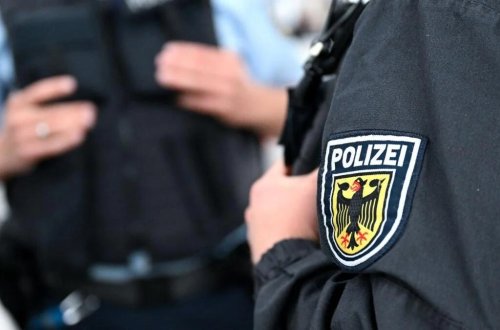 Almaniyada naməlum şəxs insanlara bıçaqla hücum edib