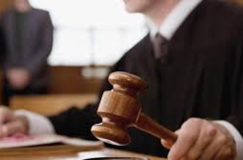 Toyda olan qonşusunun evindən oğurladığı pulla özünə maşın alan şəxsə HÖKM OXUNDU