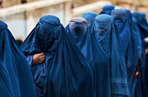 Taliban kişilərə arvadlarını döyməyə icazə verir: Tək şərt sümük sınmasın