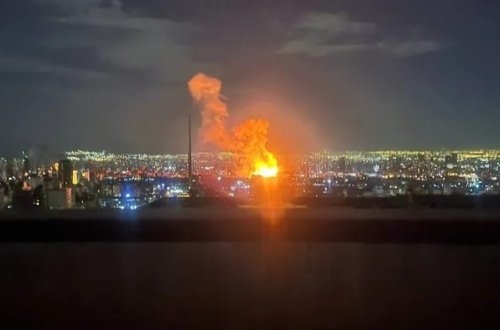 İranın Radio və Televiziya Korporasiyası binası vuruldu! Yayımlar kəsildi