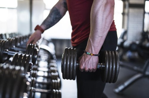 İdman zalında halı pisləşən 49 yaşlı şəxs ÖLDÜ