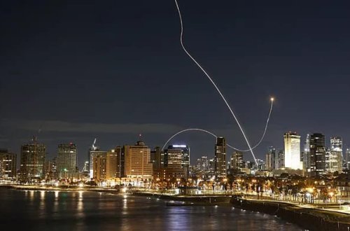 İran Bəhreyn, BƏƏ və Küveytdəki ABŞ bazalarına zərbələr endirib