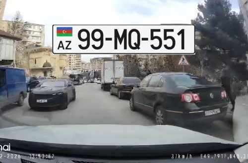 Əks istiqamətdə təhlükəli hərəkət: ailə faciədən son anda xilas oldu - VİDEO