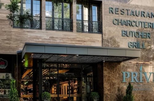 “Prive Steak Gallery” önündə yol bağlanır: Səbaildə sürücülər narazıdır - VİDEO