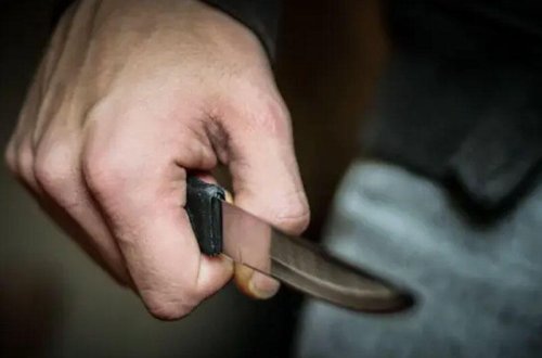 Oteldə anasını öldürən oğlana məhkəmədən QƏRAR