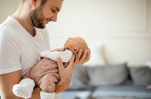 Azərbaycanda 100-dək kişiyə ödənişli atalıq məzuniyyəti verildi