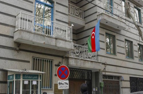 Azərbaycan İrandan diplomatik heyətini çıxarır
