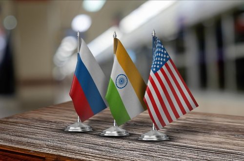 ABŞ Hindistana Rusiya neftini almağa müvəqqəti icazə verib