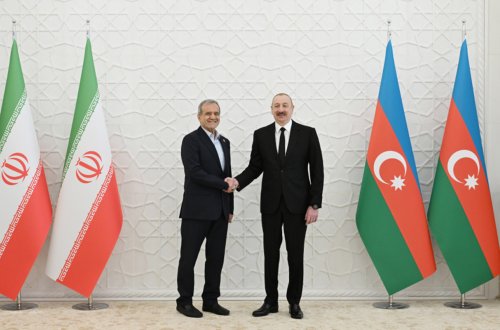 Məsud Pezeşkian Prezident İlham Əliyevə zəng etdi