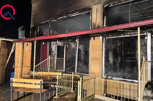 Gəncədə kafe yanaraq kül oldu