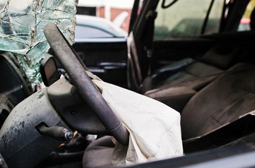 Avtomobil yoldan çıxıb aşdı - Ölən və yaralanan var